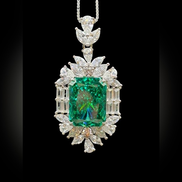 Exquisite 925 Sterling Silver Zircon Necklace - Picture 11 of 12